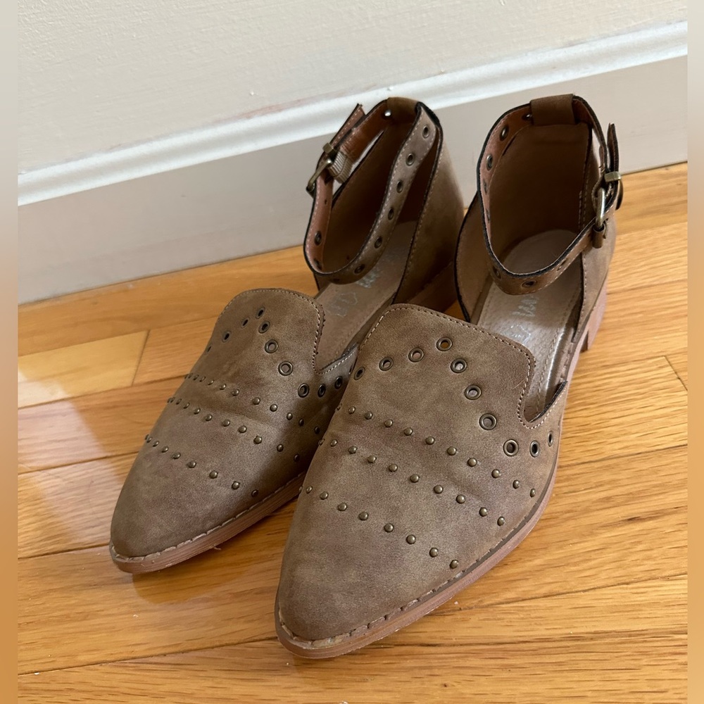 Mi.iM studded flats size 8